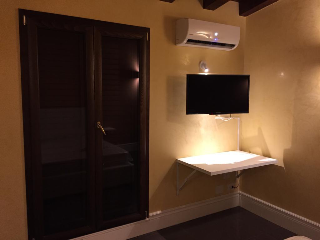 Palazzo Eliss Bed & Breakfast Margherita Di Savoia Cameră foto